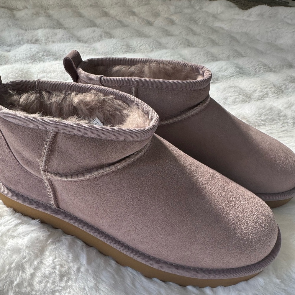 UGG NWT Classic Ultra Mini Sz 7 Sugar Plum